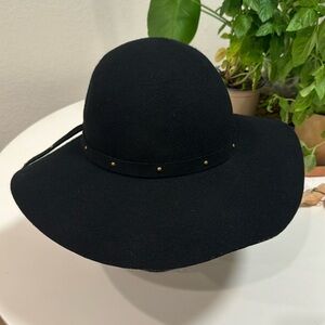 Ecote Black 100% Wool Floppy Hat, Gold studded. Great condition Anthropology M/L